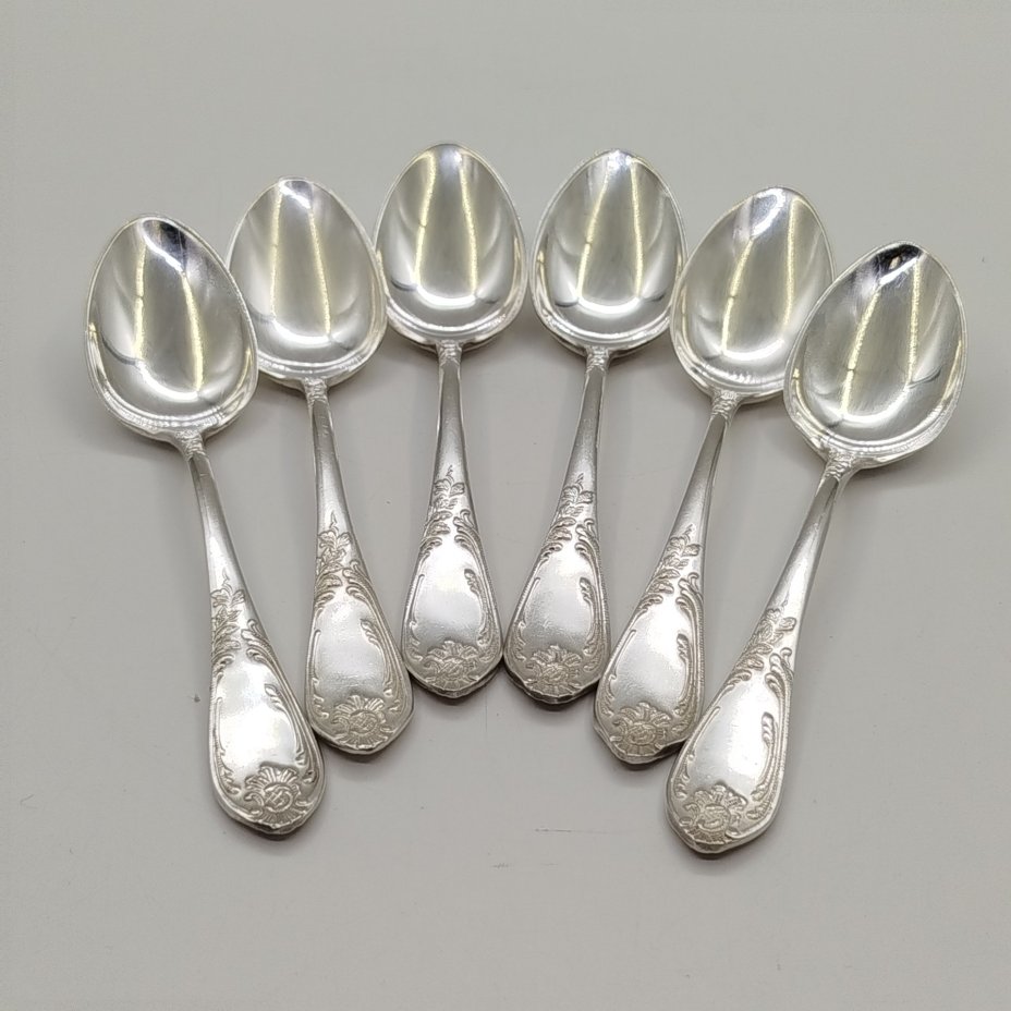 Набор из 6-ти чайных ложек, украшенных растительным декором,