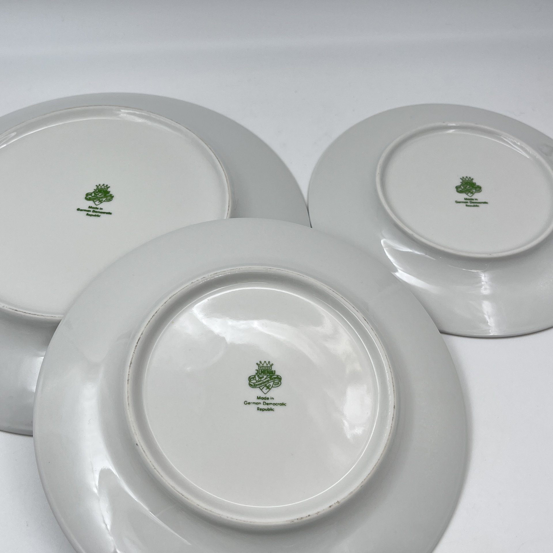 Набор тарелок "Ягоды и фрукты" на 6 персон (18 предметов), фарфор, деколь, золочение, Graf Von Henneberg Porzellan, 1777 Jlmenau, ГДР, 1970-1980 гг.