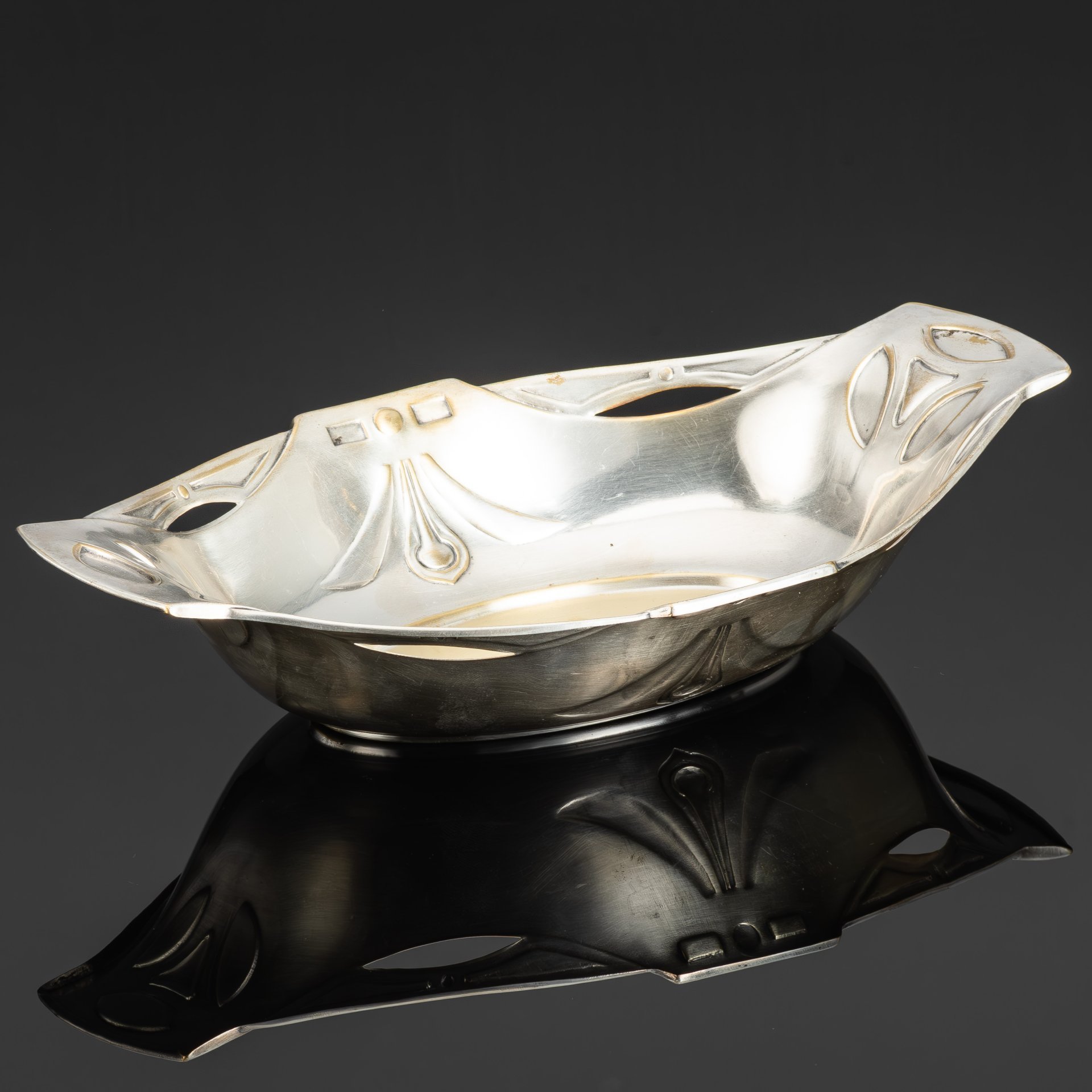 Блюдо (сухарница/фруктовница), выполненное в стиле модерн, металл, серебрение, Западная Европа, 1900-1920 гг.