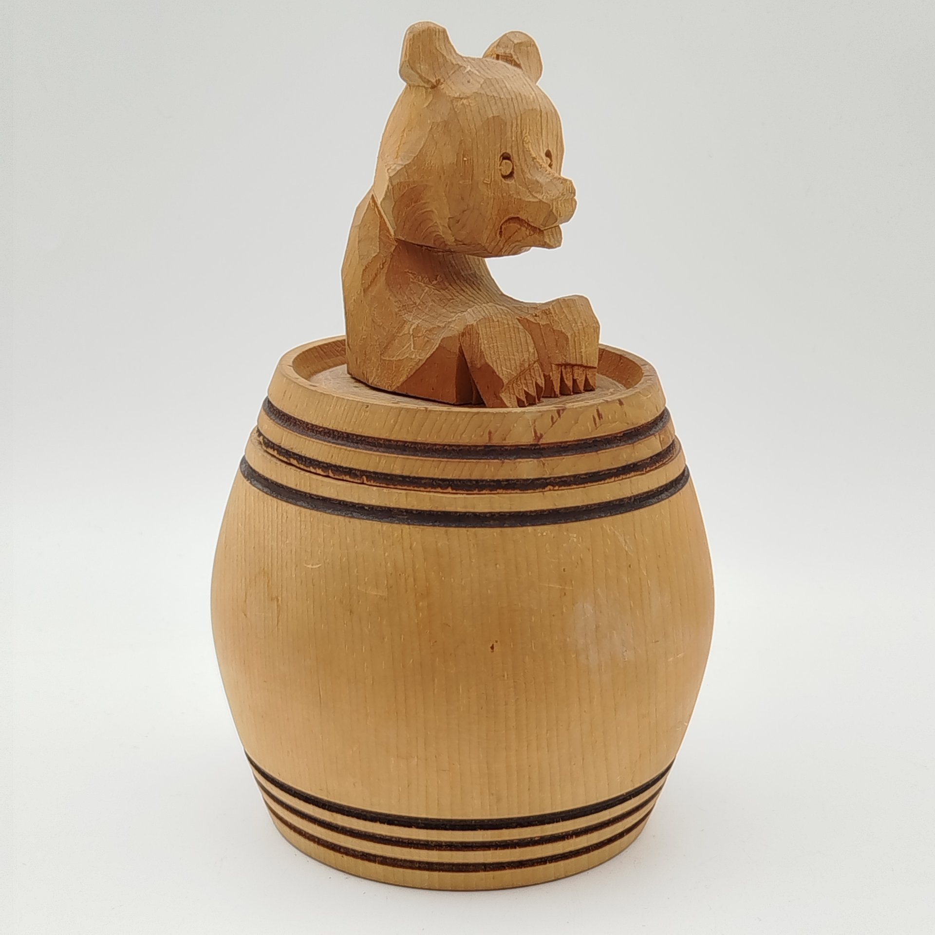 Бочонок для хранения меда (медовница) с мишкой на крышке, дерево, резьба, Российская Федерация, 1990-2000 гг.