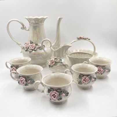 Сервиз на 5 персон с лепным декором (сахарница/конфетница, чайник, молочник, 5 чашек), фарфор, люстр, СССР, 1970-1990 гг.