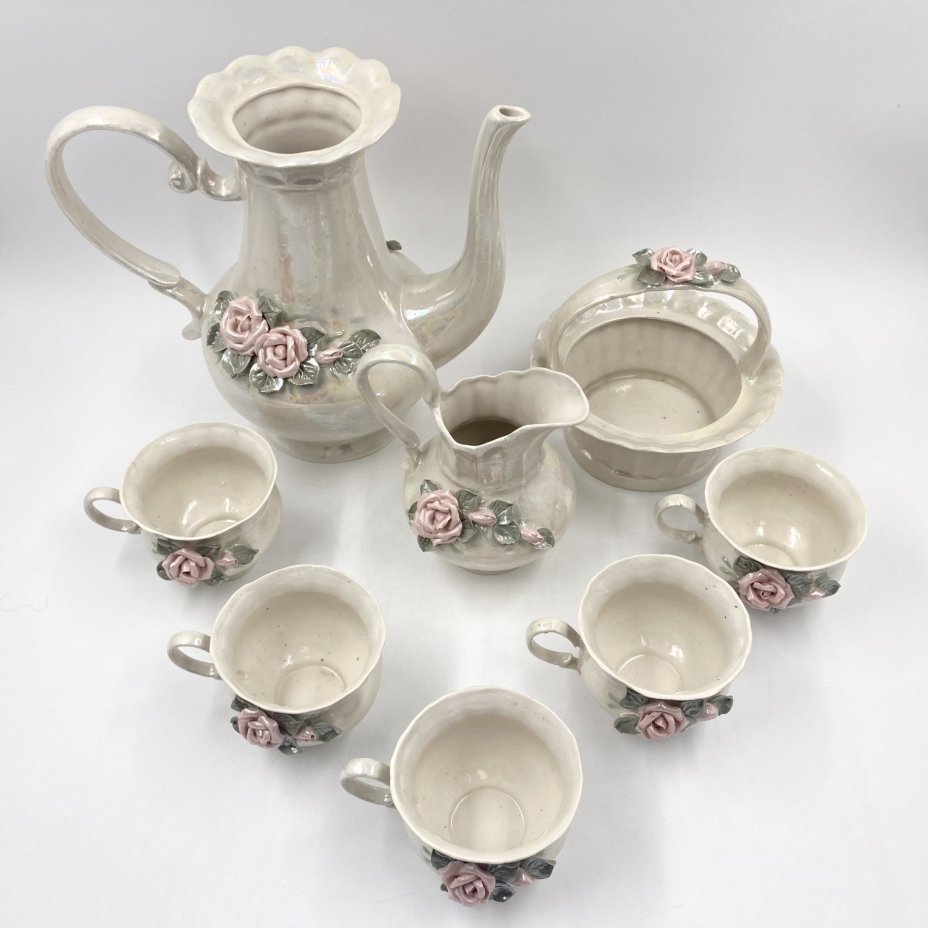 Сервиз на 5 персон с лепным декором (сахарница/конфетница, чайник, молочник, 5 чашек), фарфор, люстр, СССР, 1970-1990 гг.