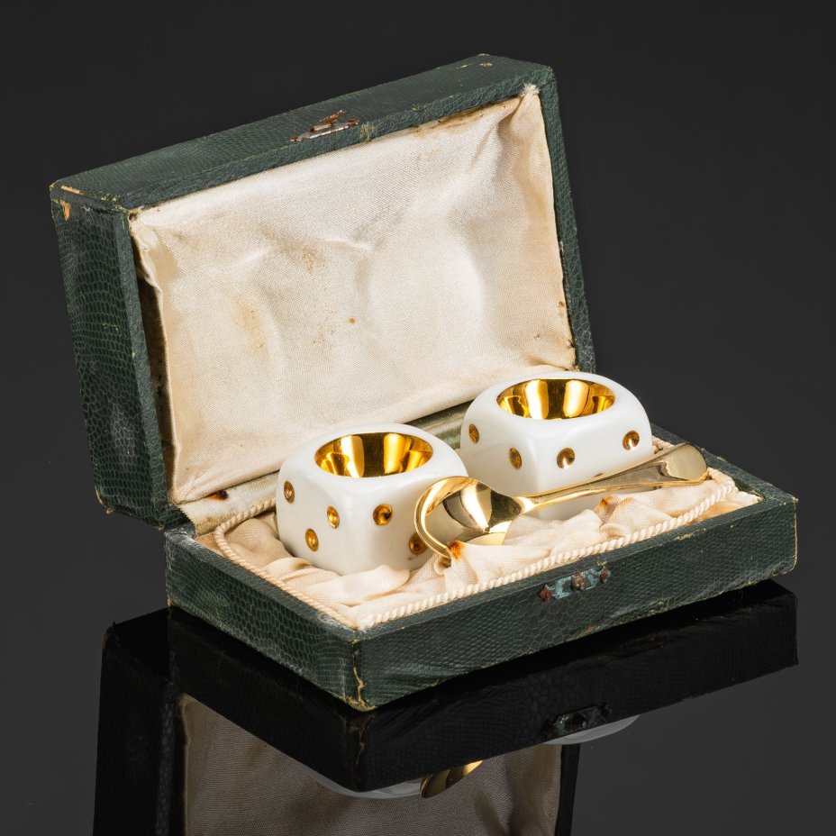 Набор для завтрака (пашотницы) "Игральные кости" в футляре, фарфор, золочение, сплав металлов, Европа, 1970-1990 гг.