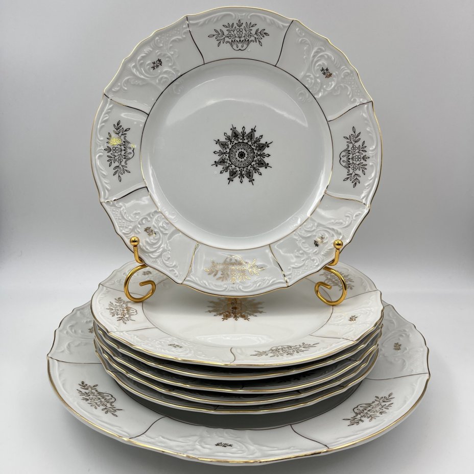 Набор из 6-ти обеденных тарелок и блюда, украшенных цветочным и рельефным декором, RGK