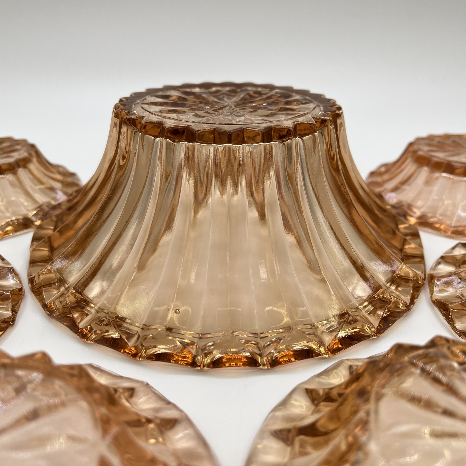 Набор карамельного оттенка для подачи варенья (джема, мёда, сметаны) на 6 персон, Запрудненский завод электровакуумных приборов, цветное стекло, СССР, 1960-1980 гг.