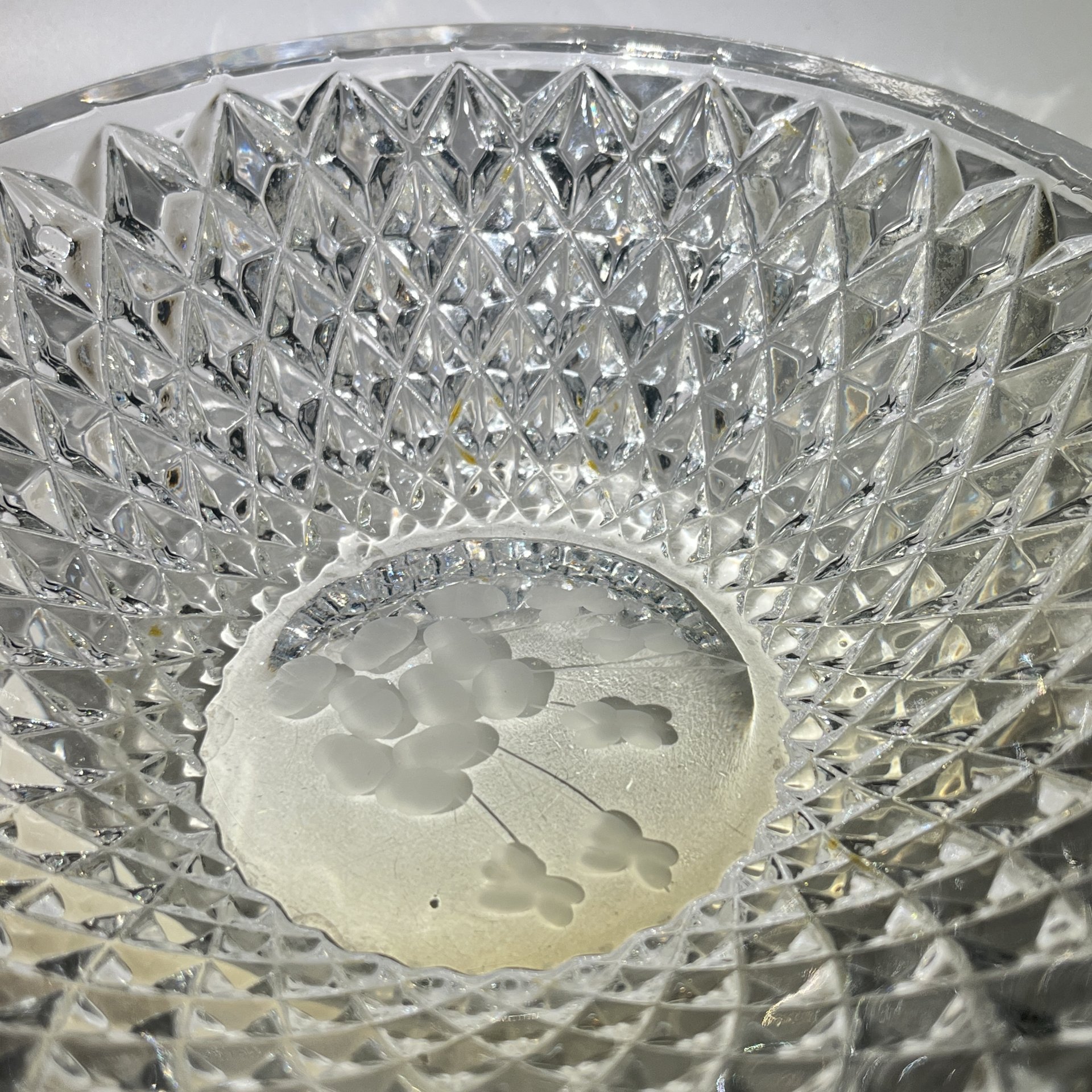 Салатник с резным геометрическим декором, хрусталь, алмазная грань, СССР, 1970-1990 гг.