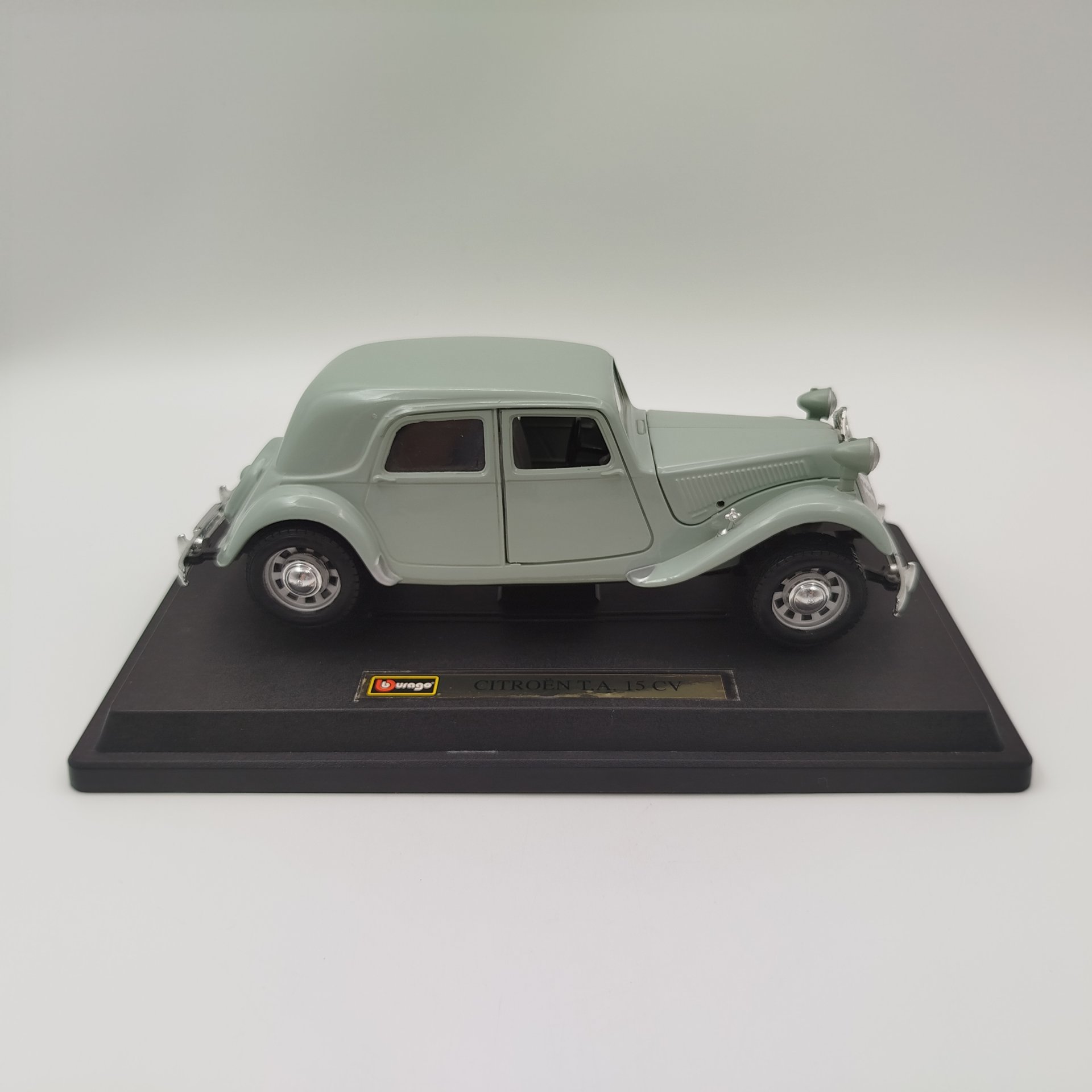 Модель машины Citroen 15cv TA (1938), в масштабе 1:24, Burago, металл, пластик, Италия, 1980-1990 гг.