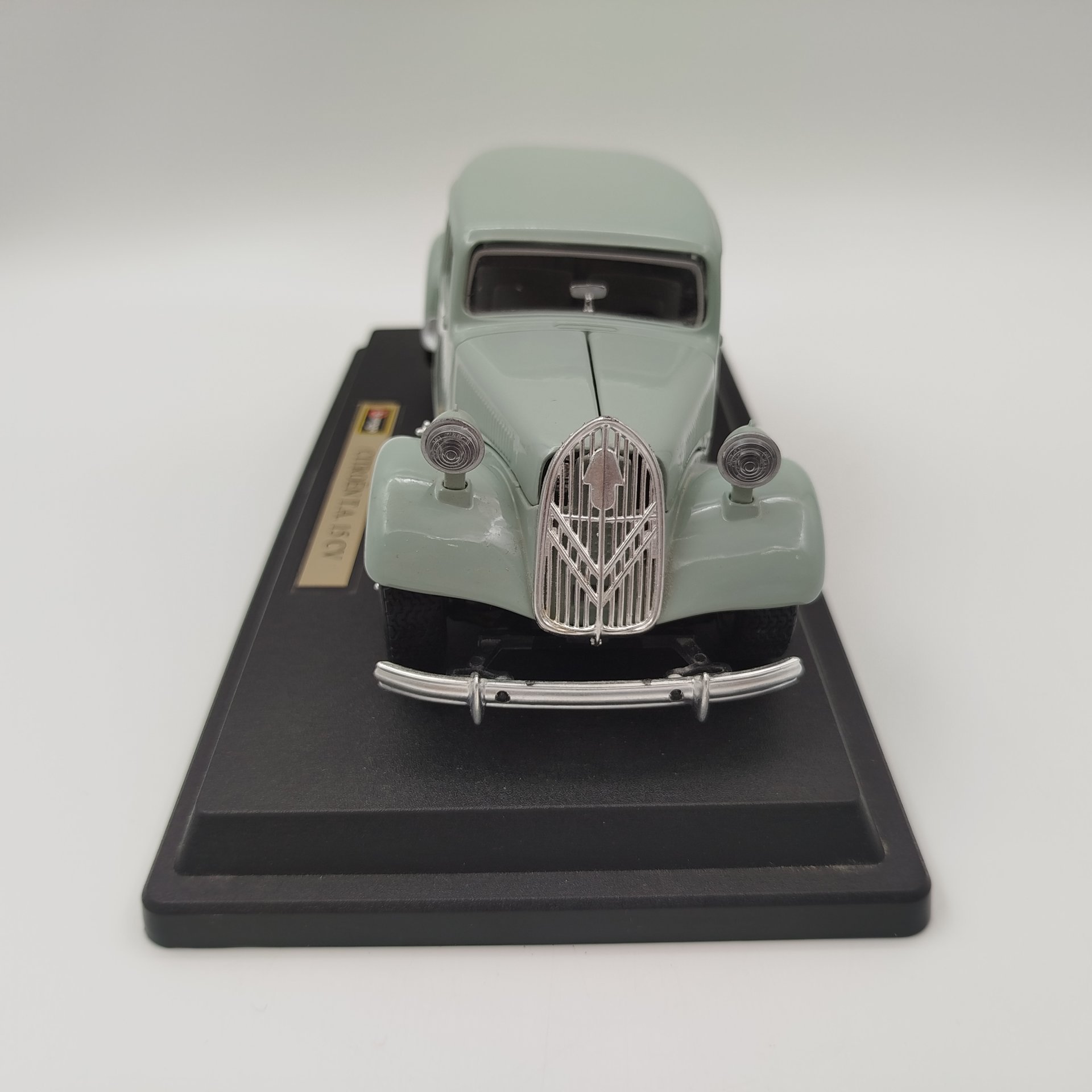 Модель машины Citroen 15cv TA (1938), в масштабе 1:24, Burago, металл, пластик, Италия, 1980-1990 гг.