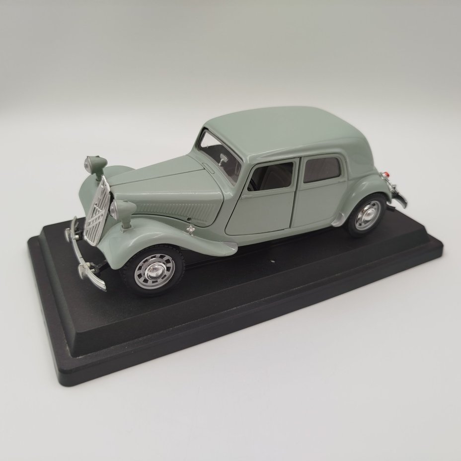 Модель машины Citroen 15cv TA (1938), в масштабе 1:24, Burago, металл, пластик, Италия, 1980-1990 гг.