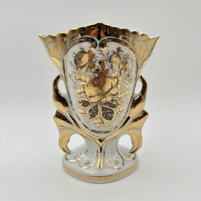 Ваза с отверстием на дне, с цветочным декором