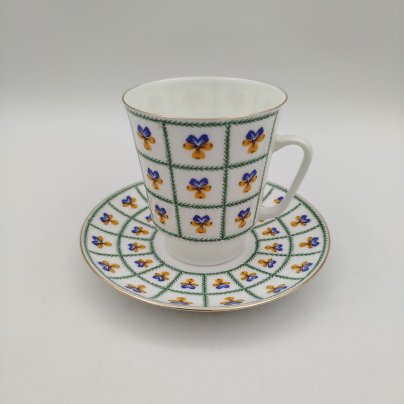 Кофейная пара с цветочным декором (анютины глазки), фарфор, деколь, Ленинградский фарфоровый завод (ЛФЗ), Российская Федерация, 1991-2010 гг., Ленинградский фарфоровый завод (ЛФЗ)