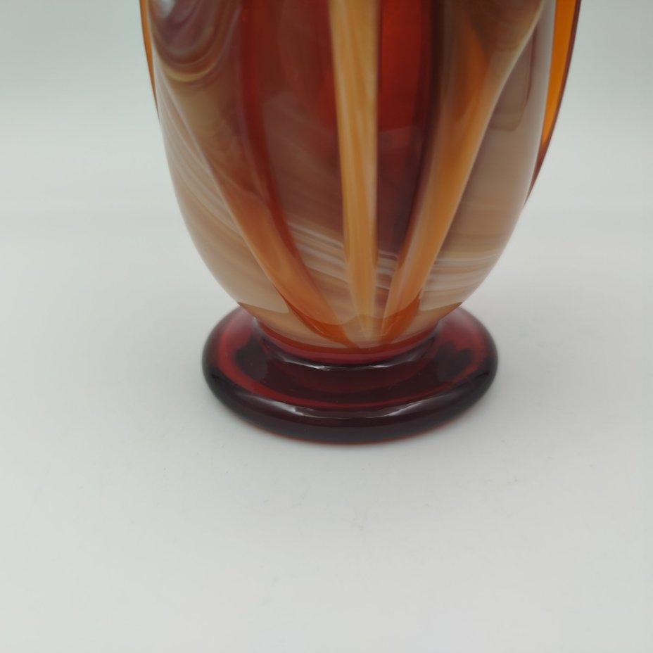 Ваза для цветов изящной формы, стекло, сульфидно-цинковое, гутная техника, налепы, Стекольный завод «Красный май», СССР, 1960-1970 гг.