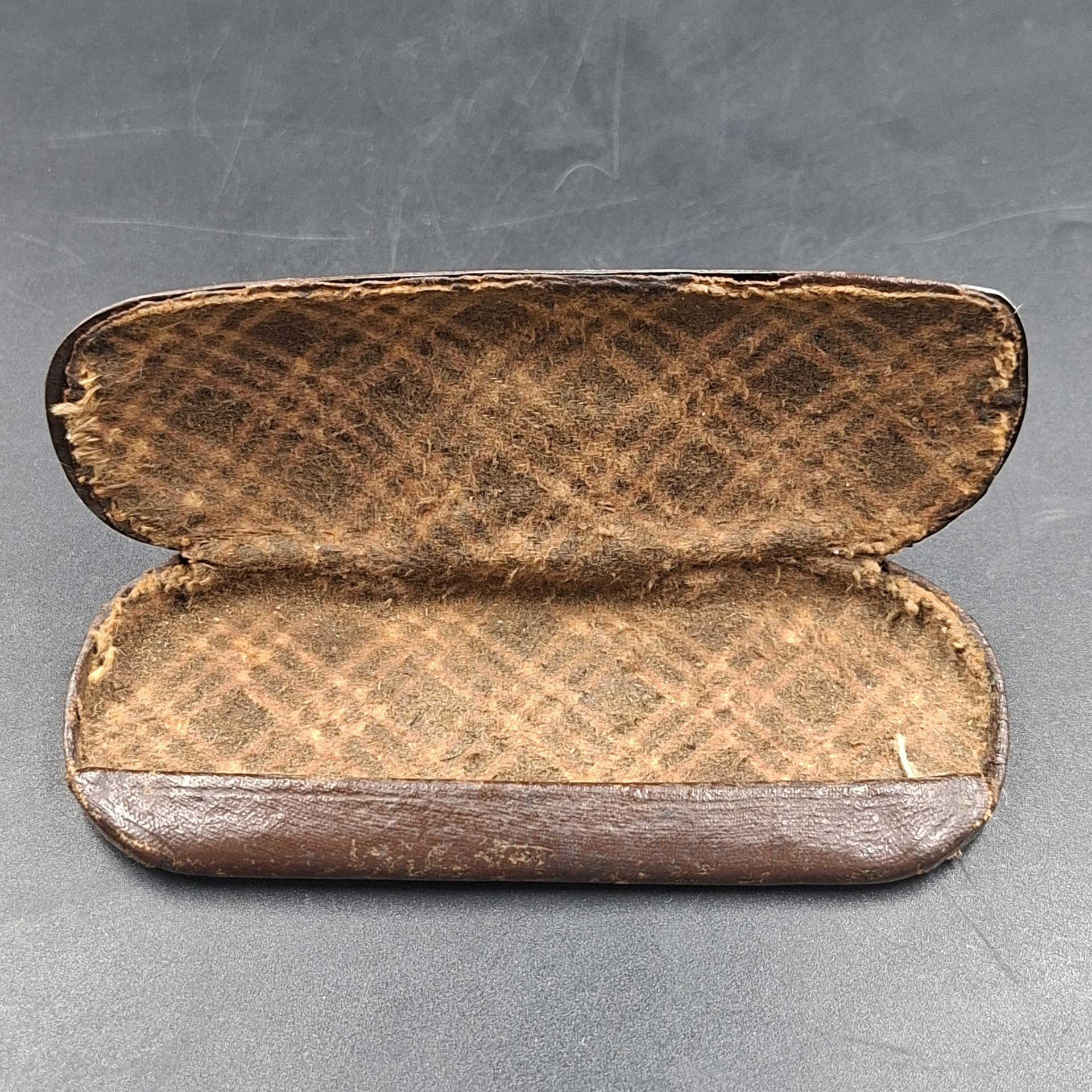 Футляр для пенсне, металл, ткань, Европа, 1900-1940 гг.