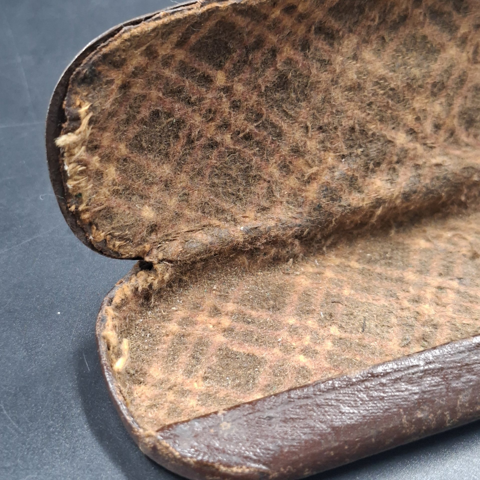 Футляр для пенсне, металл, ткань, Европа, 1900-1940 гг.