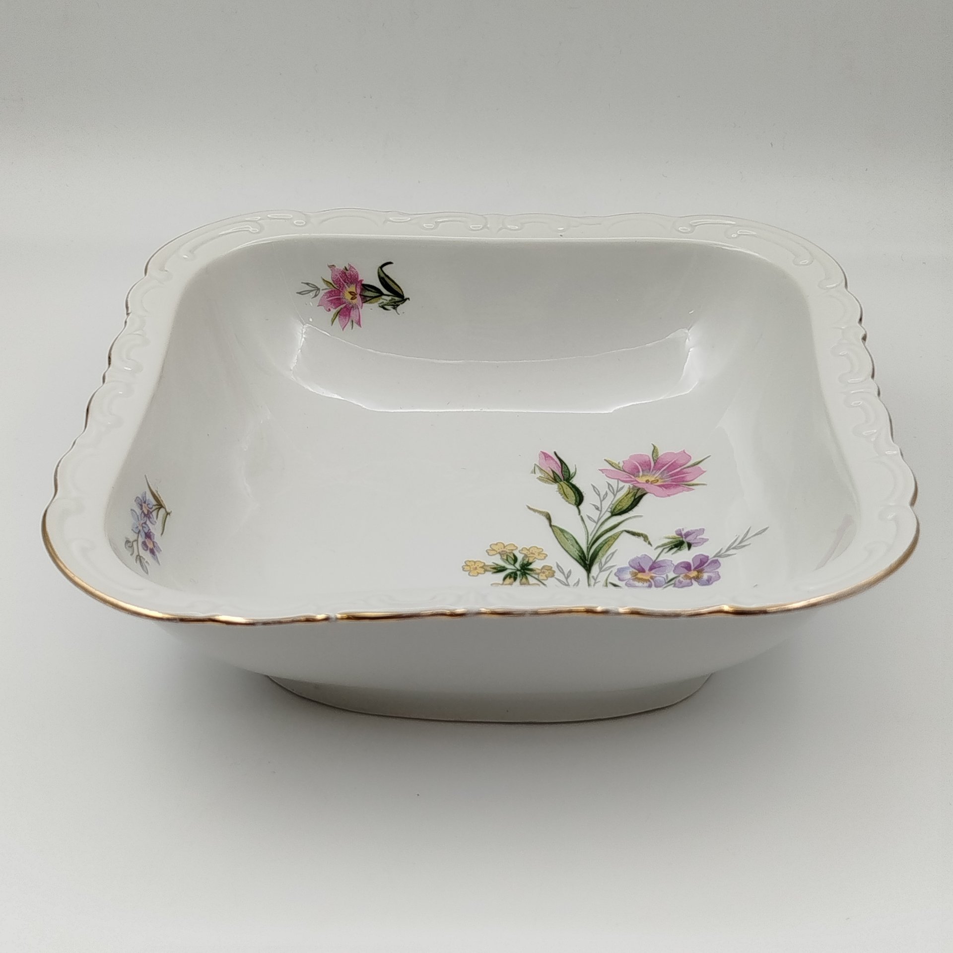 Салатник квадратной формы с декором в виде полевых цветов, фарфор, деколь, золочение, Kahla, ГДР, 1960-1990 гг.
