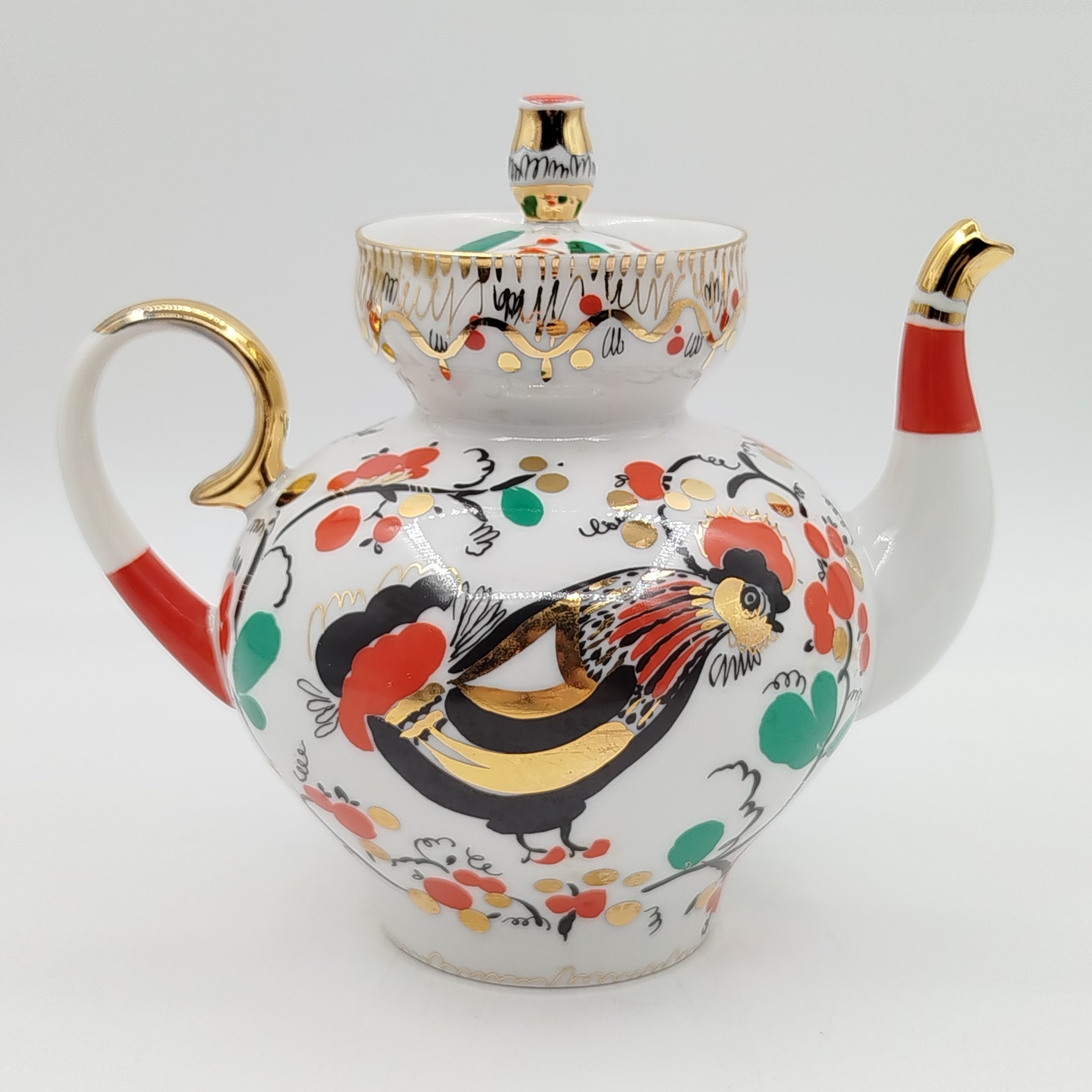 Чайник доливной "Красный конь" ("Златогривый конь"), с дефектом, автор формы "Новгородская" Криммер Э.М., автор рисунка Воробьевский А.В., Ленинградский фарфоровый завод (ЛФЗ)