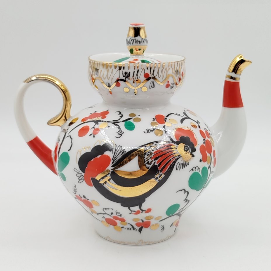 Чайник доливной "Красный конь" ("Златогривый конь"), с дефектом, автор формы "Новгородская" Криммер Э.М., автор рисунка Воробьевский А.В., Ленинградский фарфоровый завод (ЛФЗ)