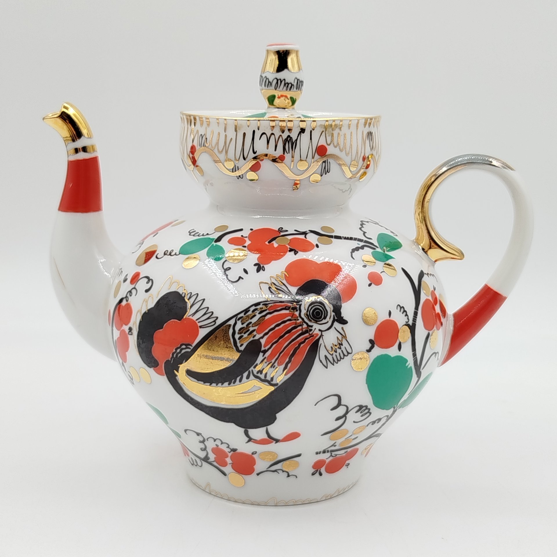 Чайник доливной "Красный конь" ("Златогривый конь"), с дефектом, автор формы "Новгородская" Криммер Э.М., автор рисунка Воробьевский А.В., Ленинградский фарфоровый завод (ЛФЗ)