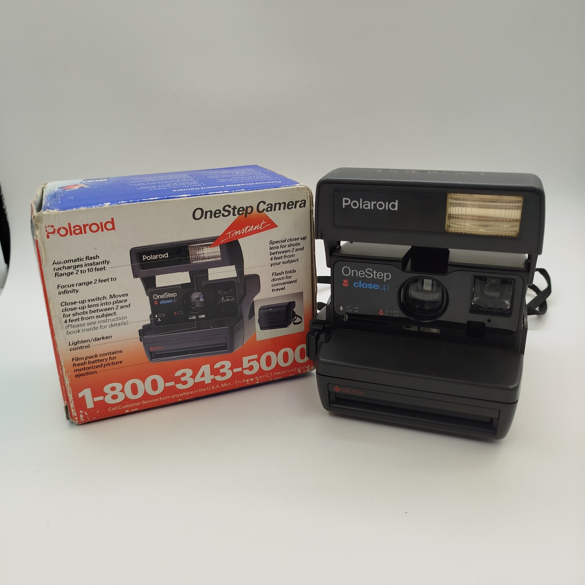 Фотоаппарат Polaroid OneStep closeup в родной упаковке, пластик, металл, картон, Polaroid, Великобритания, 1990-2000 гг., Polaroid
