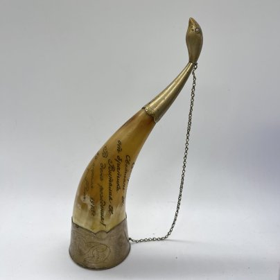 Рог изобилия (кубок для вина) с фигурным навершием и памятной надписью