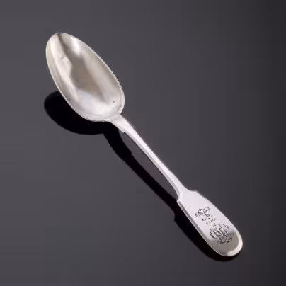 Ложка столовая, украшенная монограммами на черенке, Мастер Эрик Иоган Систонен (Erik Johan Sistonen)