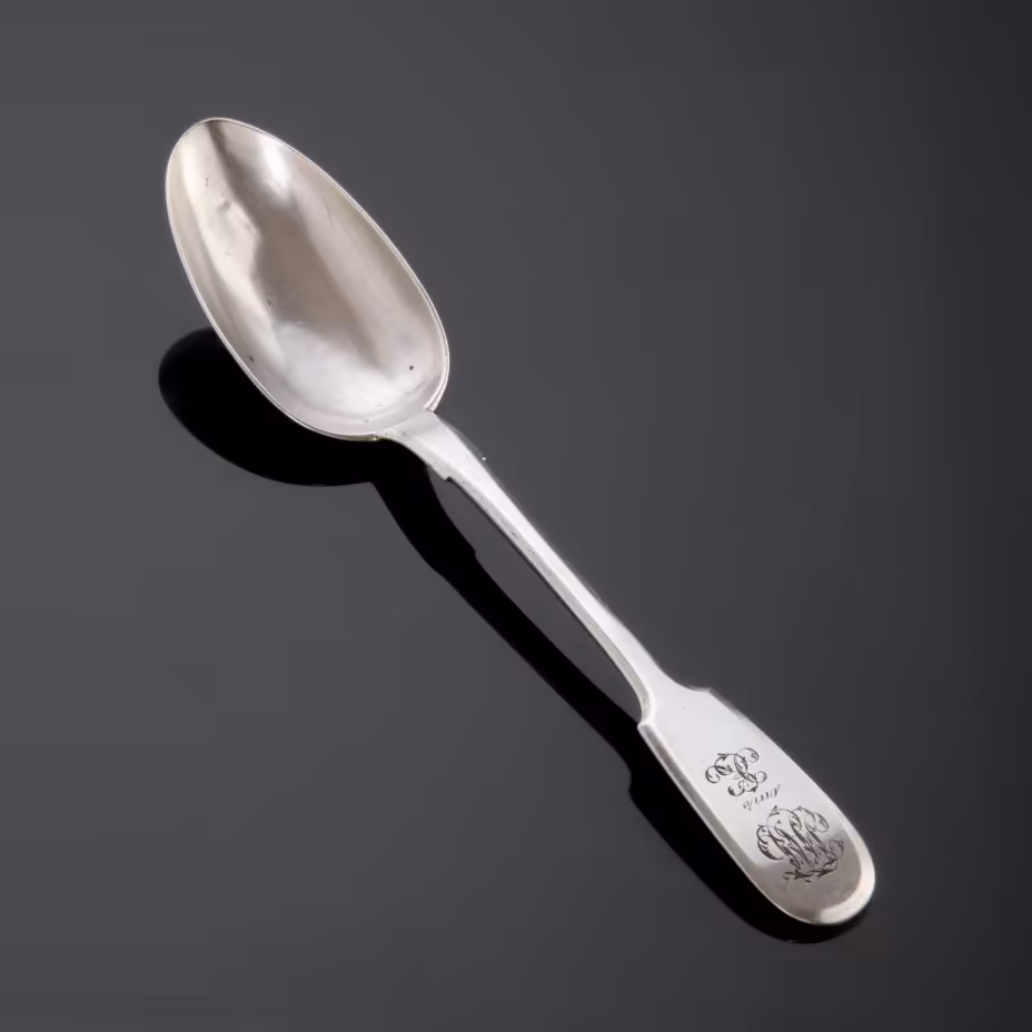 Ложка столовая, украшенная монограммами на черенке, Мастер Эрик Иоган Систонен (Erik Johan Sistonen)