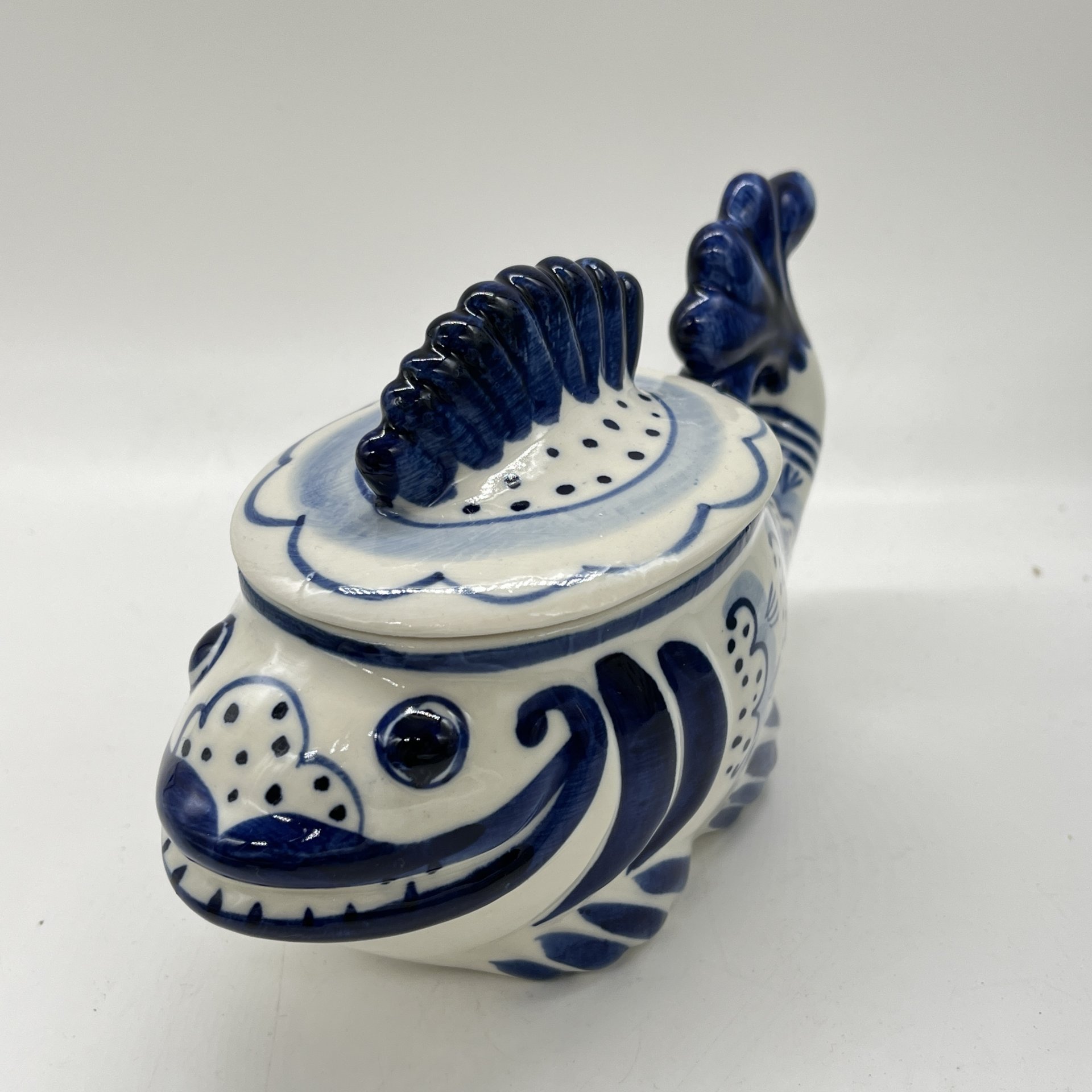 Сахарница "Рыба-кит" с расписным декором, фарфор, роспись, Объединение «Гжель», СССР, 1972-1985 гг.