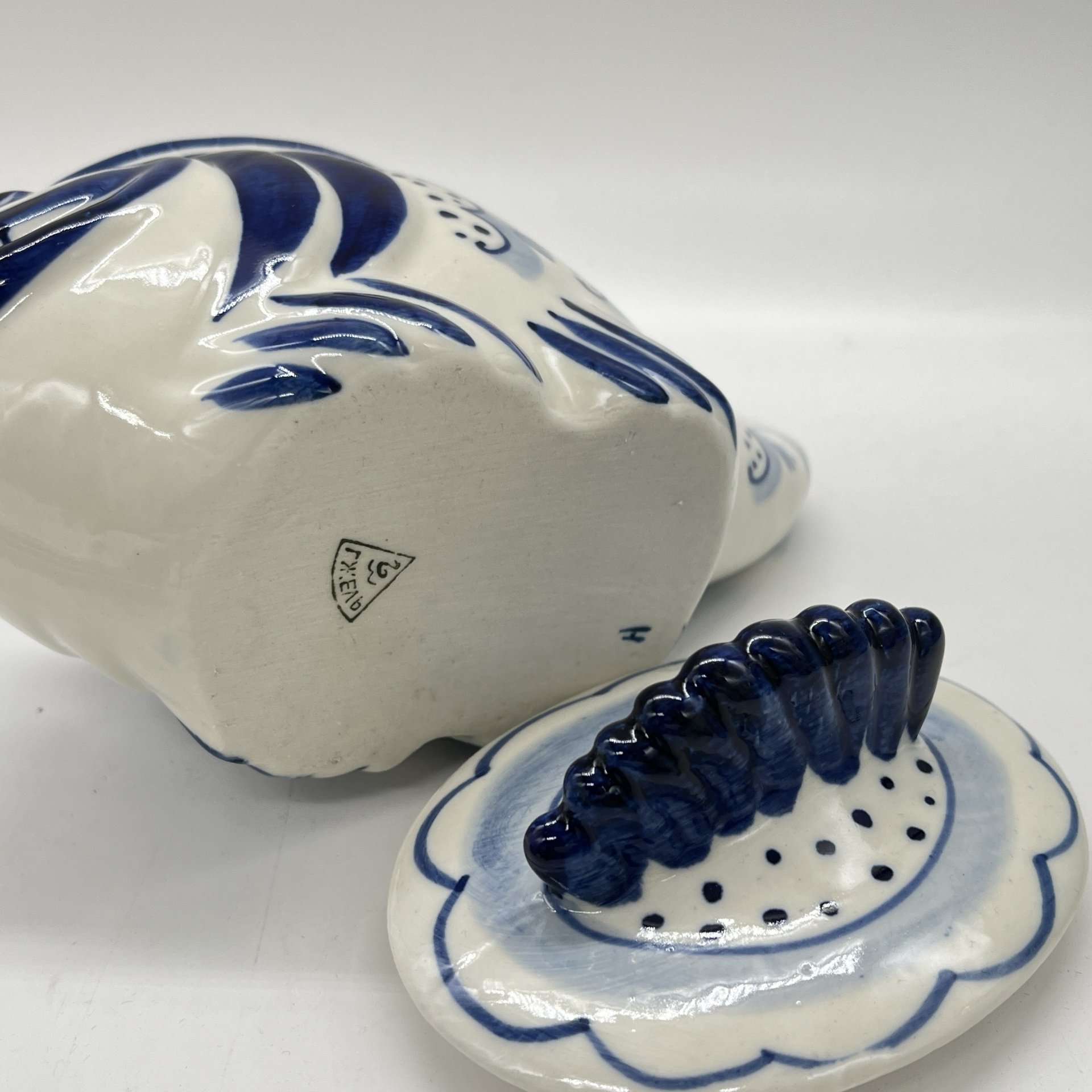 Сахарница "Рыба-кит" с расписным декором, фарфор, роспись, Объединение «Гжель», СССР, 1972-1985 гг.