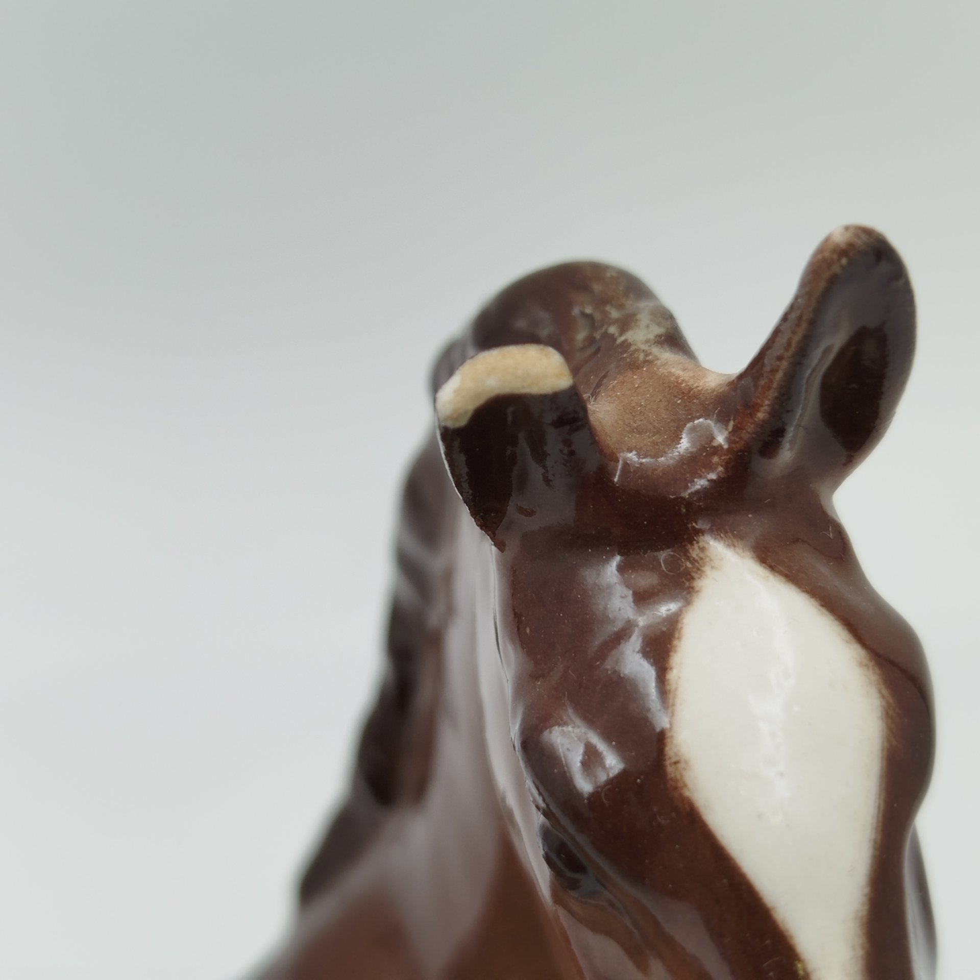 Статуэтка "Жеребенок лежащий", скульптор Б.Я. Воробьев, автор росписи В.М. Жбанов, фарфор, аэрография, Ленинградский фарфоровый завод (ЛФЗ), СССР, 1970-1991 гг.