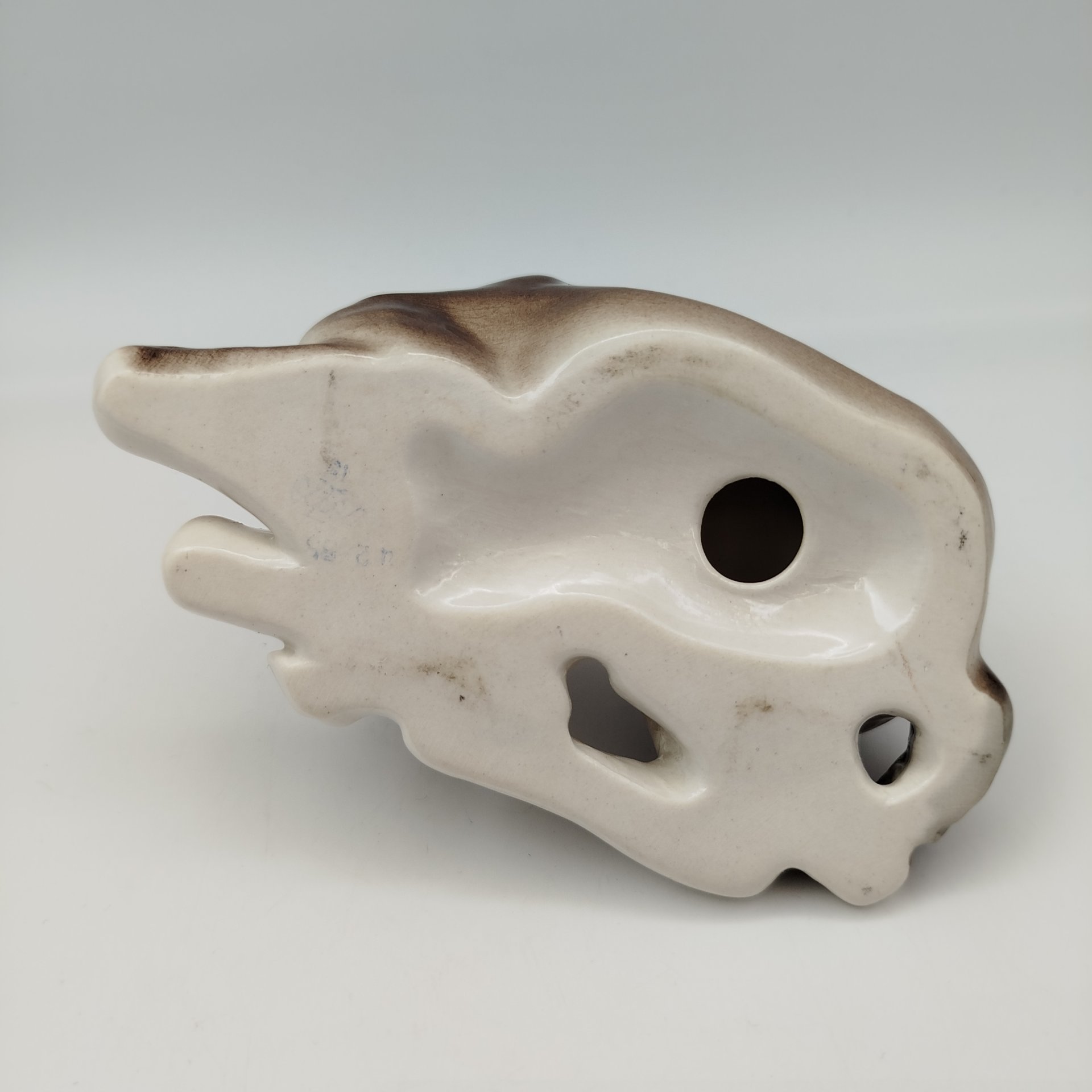 Статуэтка "Жеребенок лежащий", скульптор Б.Я. Воробьев, автор росписи В.М. Жбанов, фарфор, аэрография, Ленинградский фарфоровый завод (ЛФЗ), СССР, 1970-1991 гг.