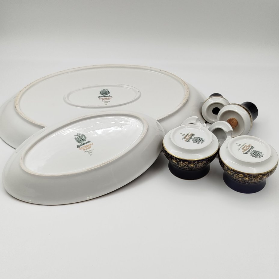 Набор столовый с орнаментальным декором вдоль борта из шести предметов (два блюда, две горчичницы, солонка и перечница), фарфор, крытье кобальтом, золочение, Weimar Porzellan (Веймарский фарфор), Германия, 1948-1980 гг.