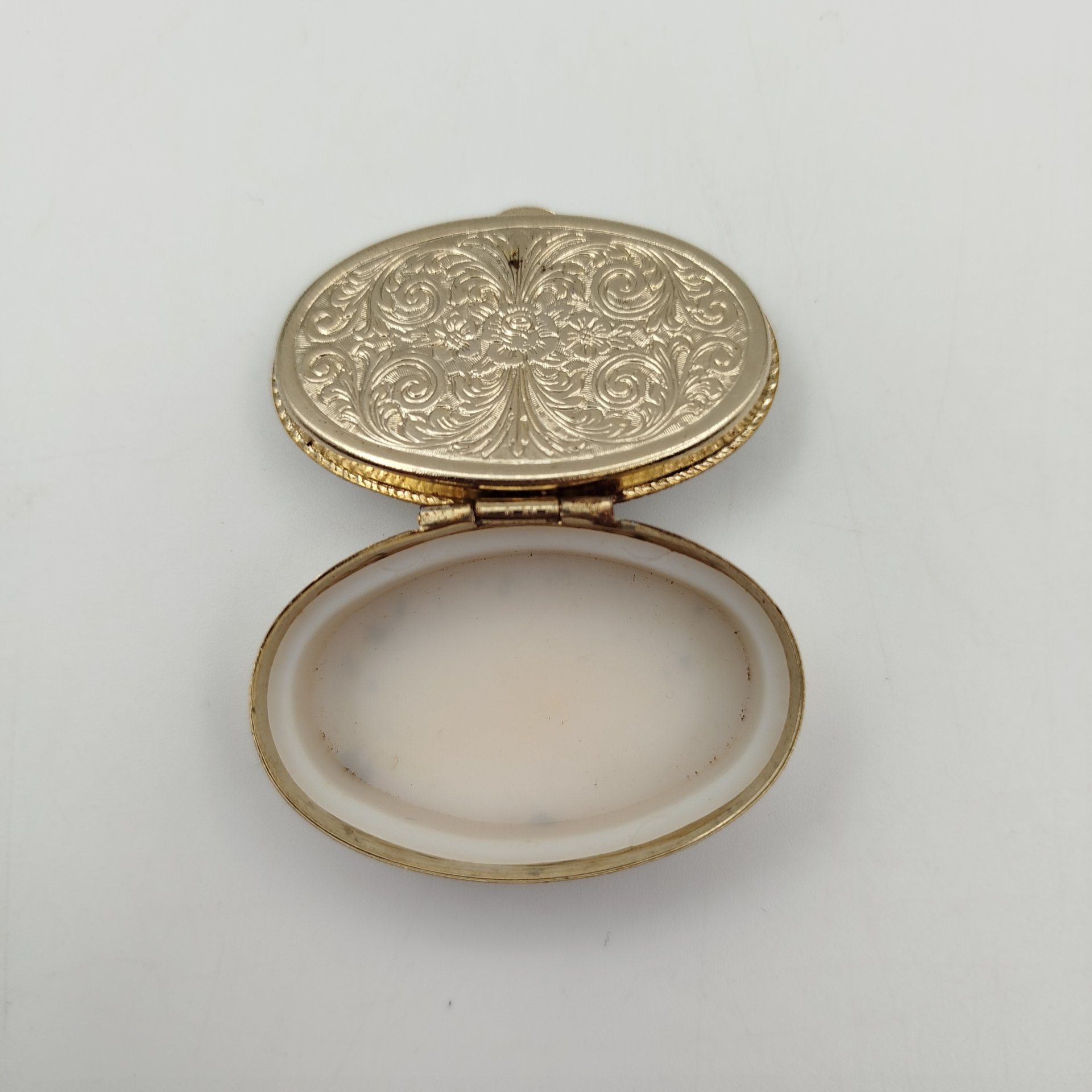 Таблетница с изображением Арки Сергиев (Золотые врата) в Пуле, металл, эмаль, печать, Хорватия, 1980-1990 гг.