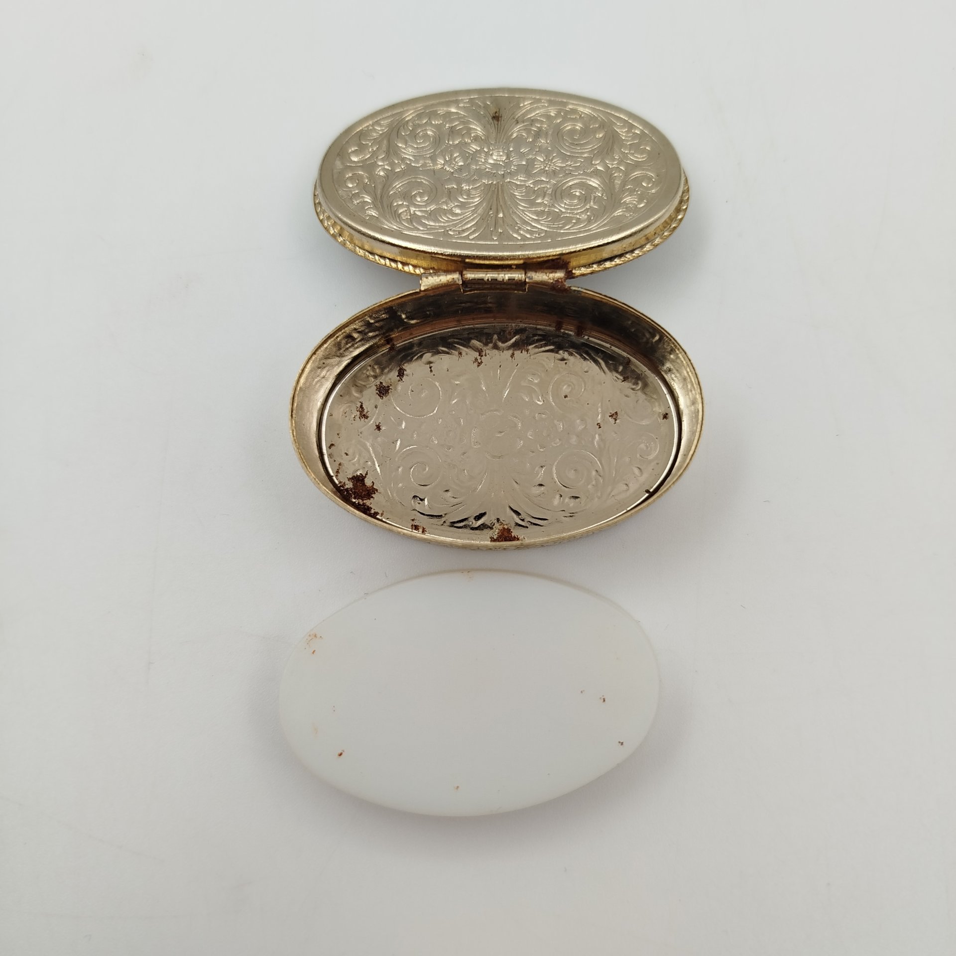 Таблетница с изображением Арки Сергиев (Золотые врата) в Пуле, металл, эмаль, печать, Хорватия, 1980-1990 гг.