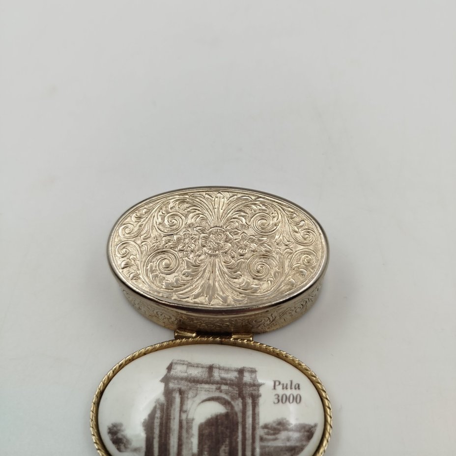 Таблетница с изображением Арки Сергиев (Золотые врата) в Пуле