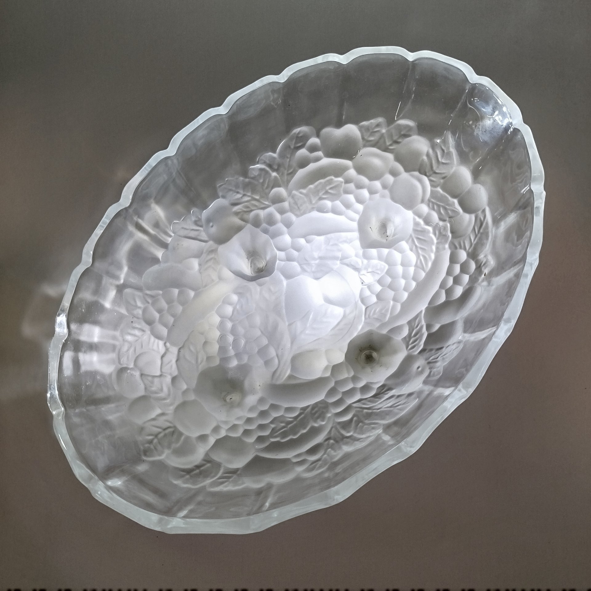 Фруктовница, украшенная декором в виде винограда, Indiana Glass Co.