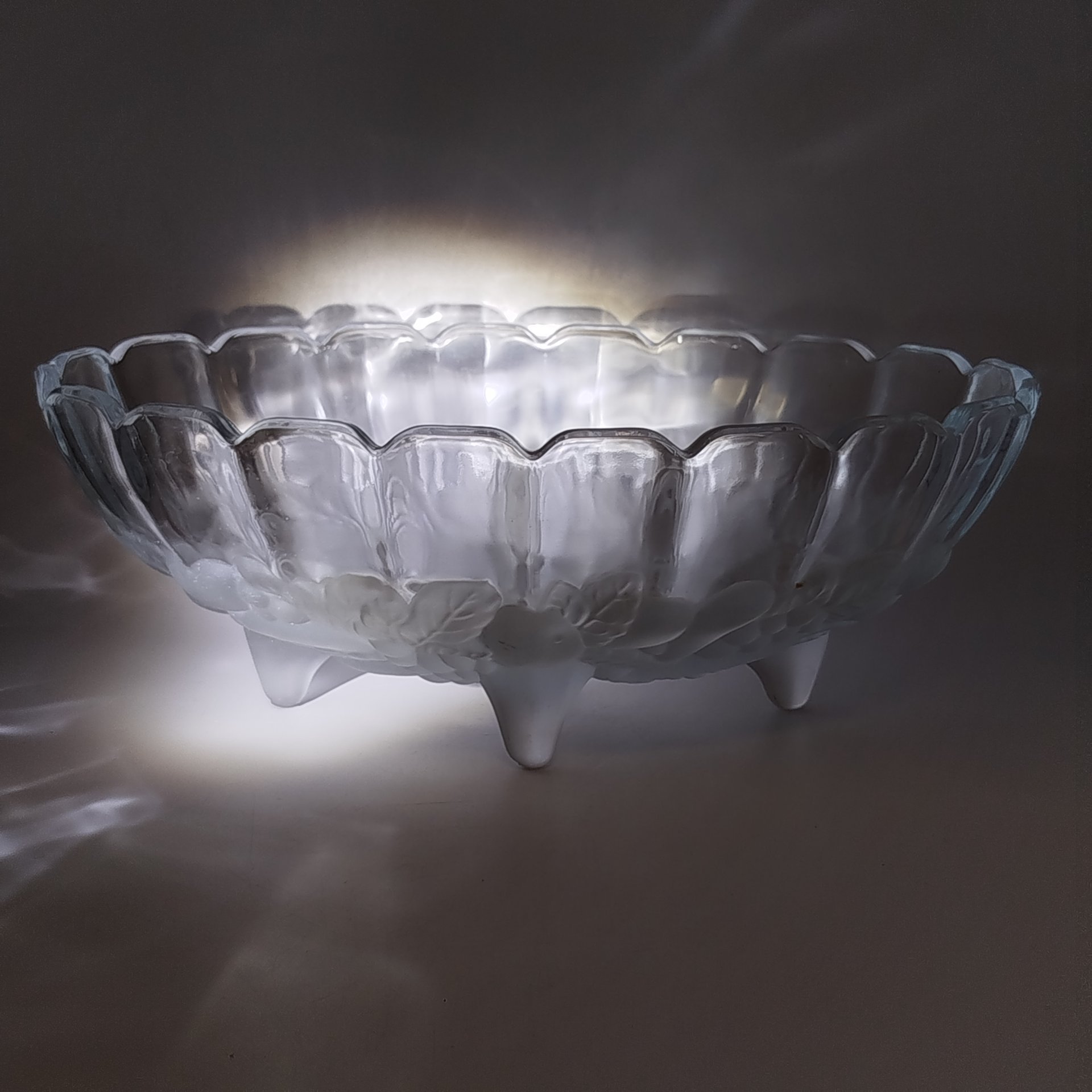 Фруктовница, украшенная декором в виде винограда, Indiana Glass Co.