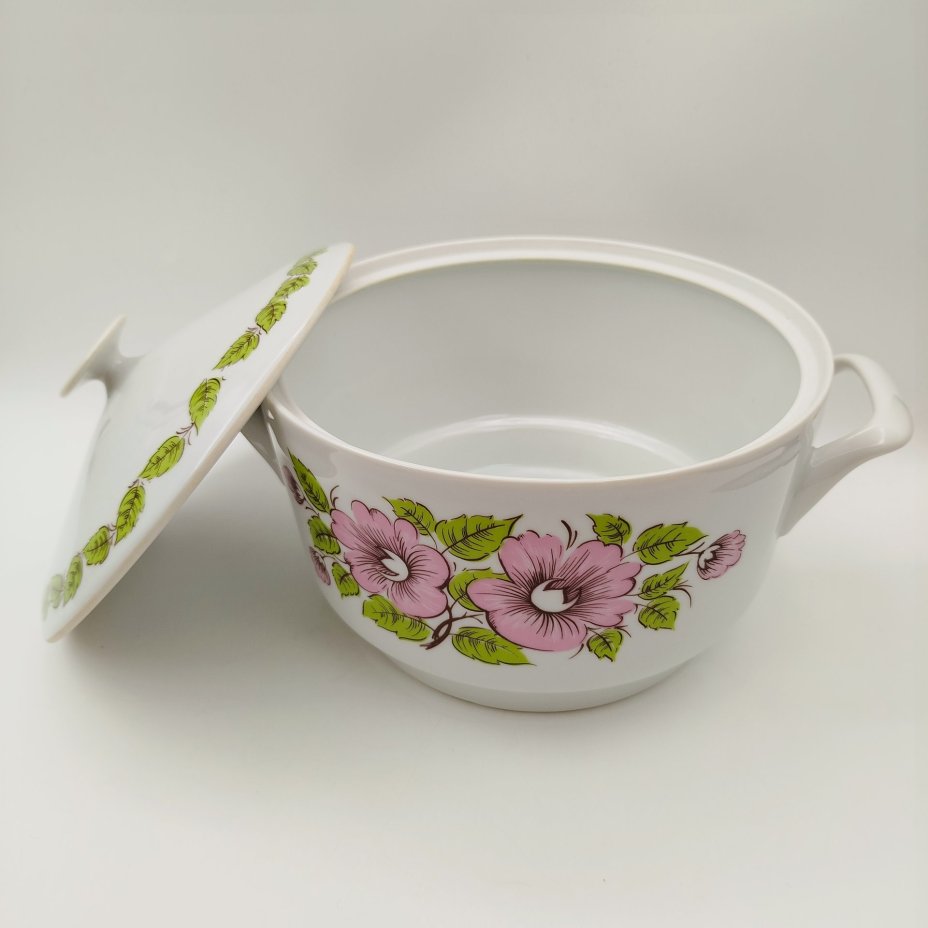 Супница с цветочным декором в розово-зеленой гамме, фарфор, печать, Epiag Royal Czechoslovakia, Чехословакия, 1970-1990 гг.