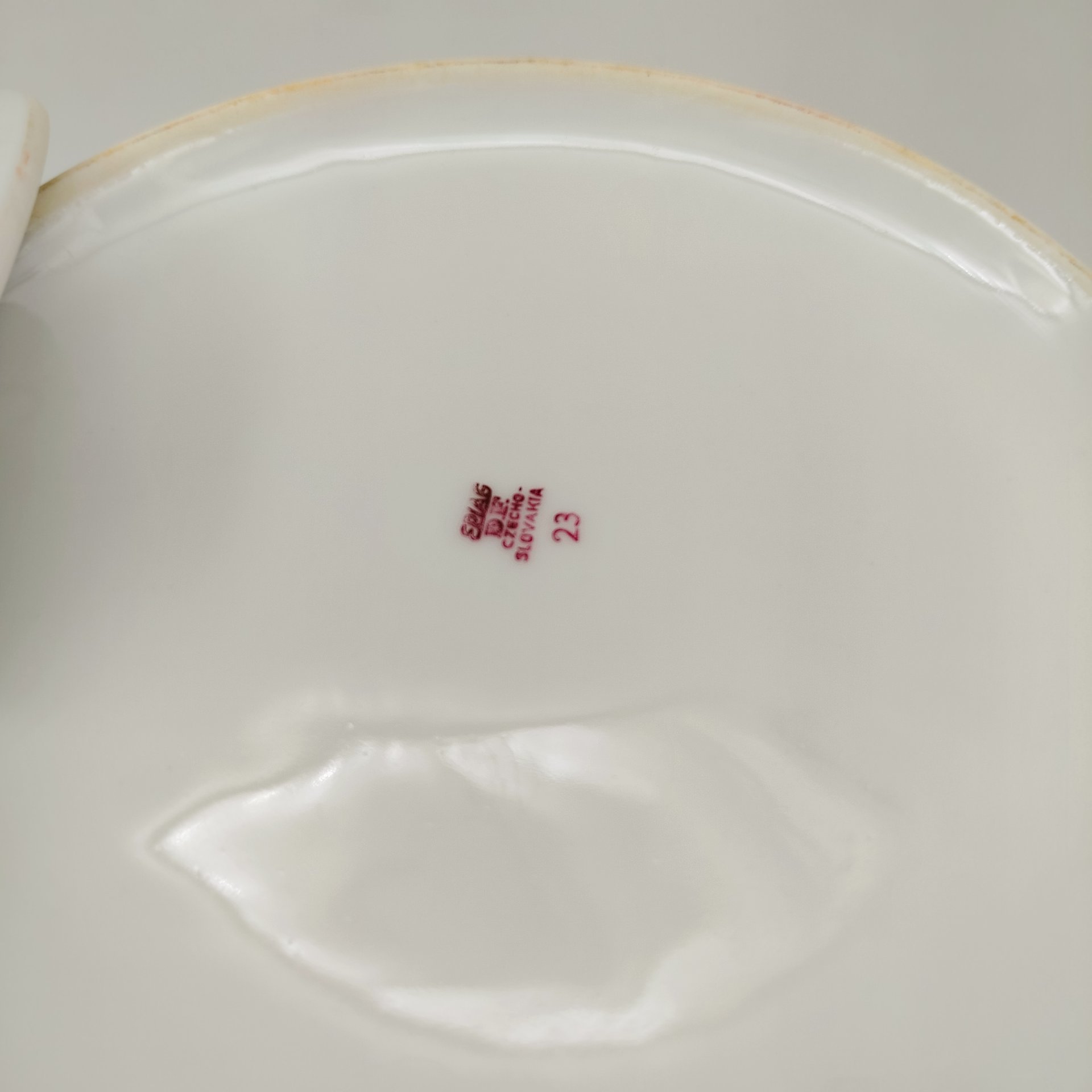 Супница с цветочным декором в розово-зеленой гамме, фарфор, печать, Epiag Royal Czechoslovakia, Чехословакия, 1970-1990 гг.