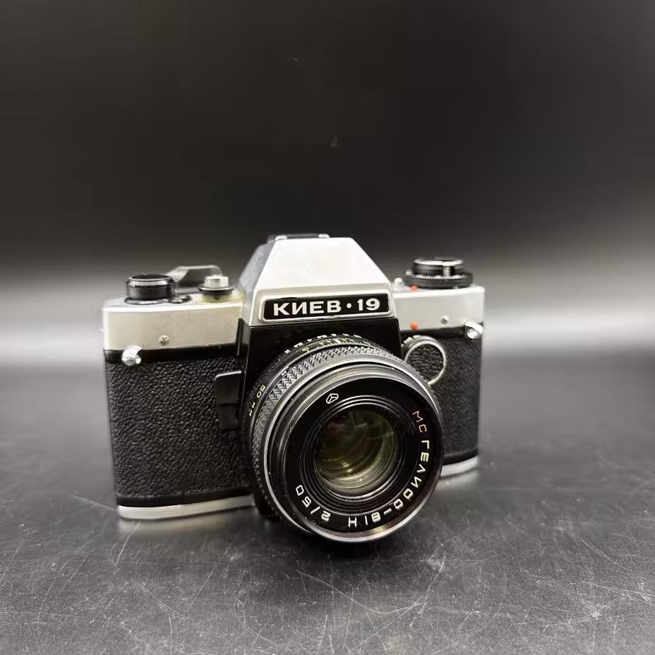 Фотоаппарат не рабочий "Киев-19" с объективом "Гелиос 81 Н", Киевский завод «Арсенал»