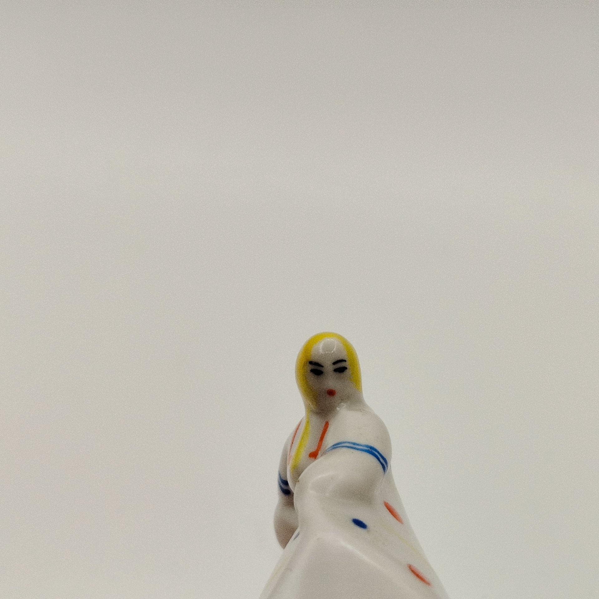 Статуэтка "Плясунья" из композиции "Хоровод", фарфор, роспись, Краснодарский фарфорово-фаянсовый завод «Чайка», СССР, 1960-1992 гг.