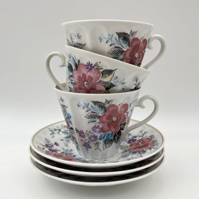 Чайная из трех чайных пар "Март", форма "Лучистая", автор формы - Н.П. Славина, автор рисунка - А.Н. Семенова