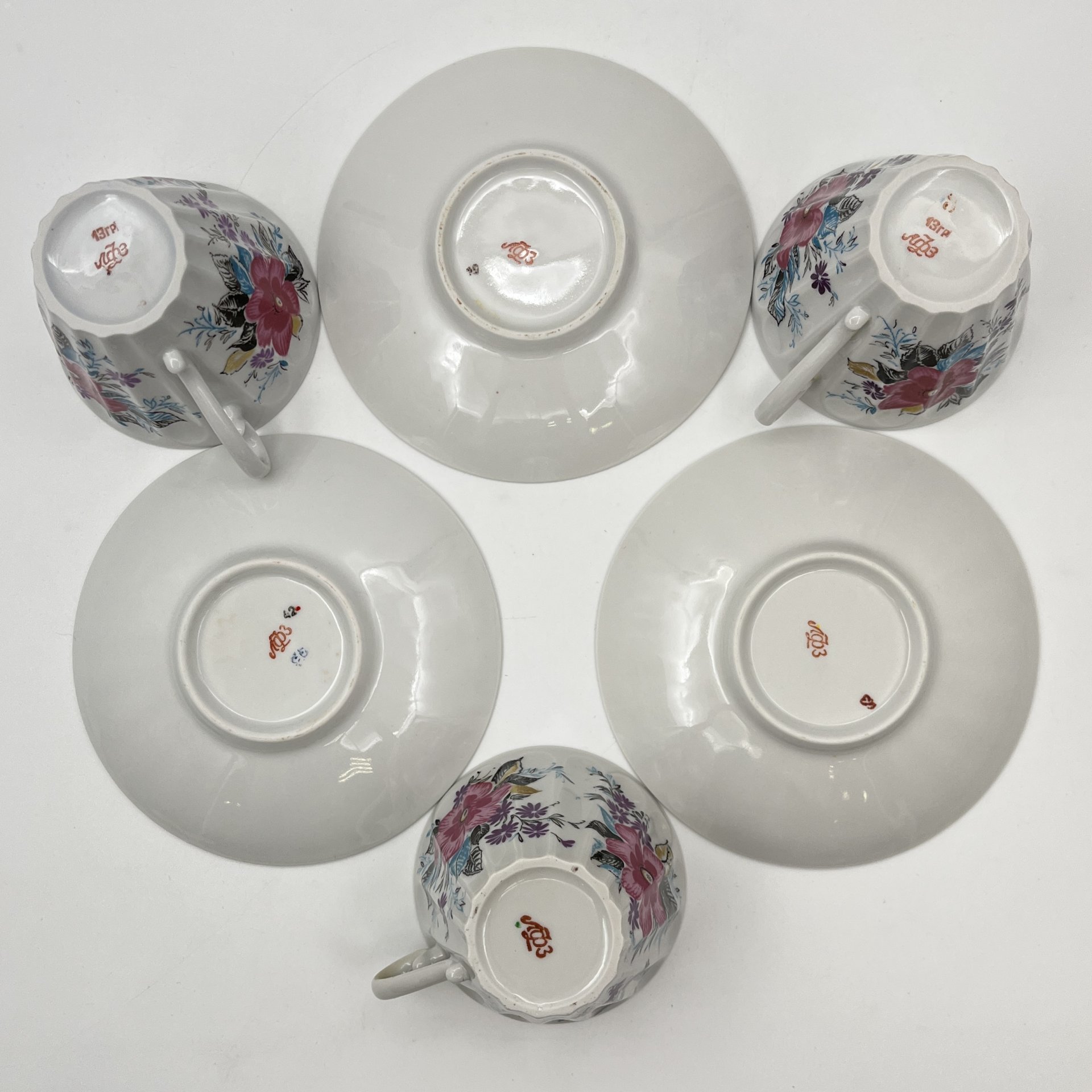 Чайная из трех чайных пар "Март", форма "Лучистая", автор формы - Н.П. Славина, автор рисунка - А.Н. Семенова