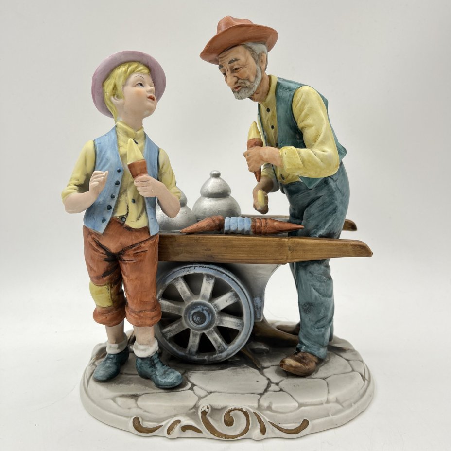 Статуэтка "Продавец мороженного", бисквит, роспись, Западная Европа, 1970-1990 гг.