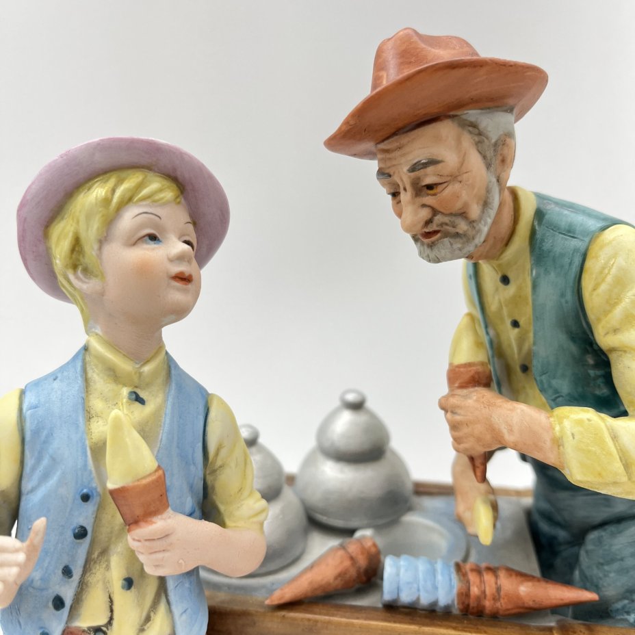 Статуэтка "Продавец мороженного"