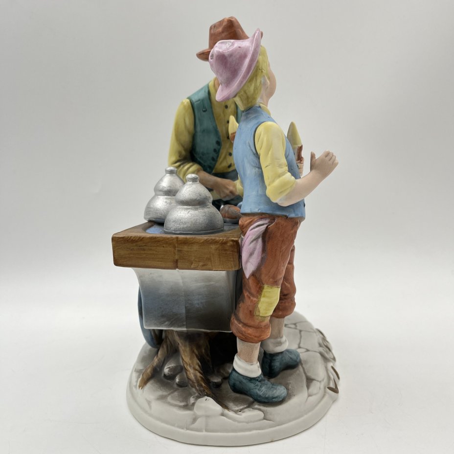 Статуэтка "Продавец мороженного"