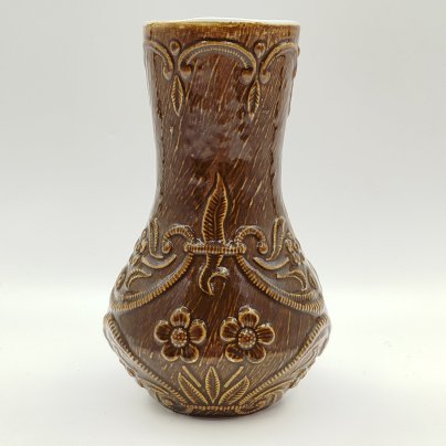 Ваза, украшенная рельефным цветочным декором, фаянс, глазурь, СССР, 1970-1990 гг.