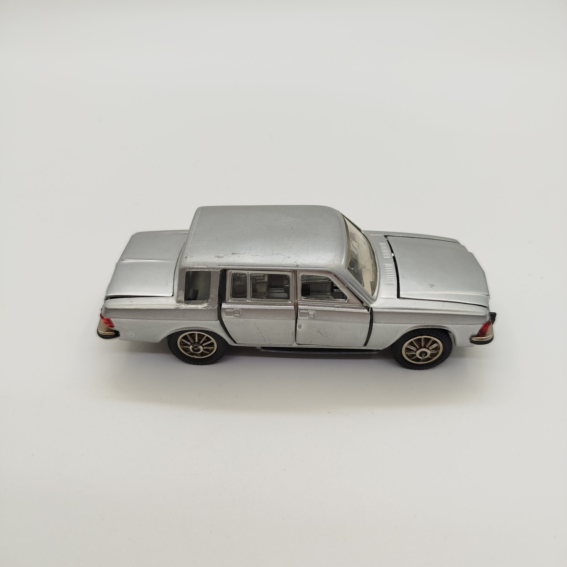 Модель автомобиля "Волга ГАЗ-24", масштаб 1:43, металл, пластик, СССР, 1970-1980 гг.