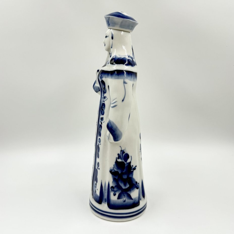 Штоф "Царица", фарфор, роспись, Гжельский фарфоровый завод, Россия, 2000-2010 гг., Гжельский фарфоровый завод