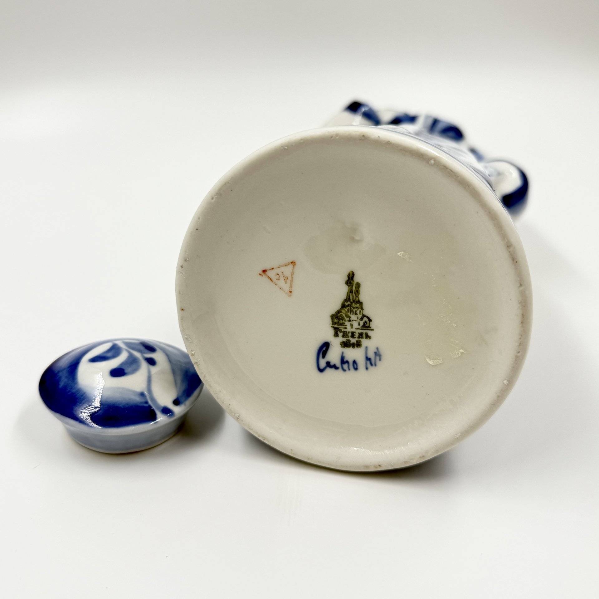 Штоф "Царица", фарфор, роспись, Гжельский фарфоровый завод, Россия, 2000-2010 гг., Гжельский фарфоровый завод