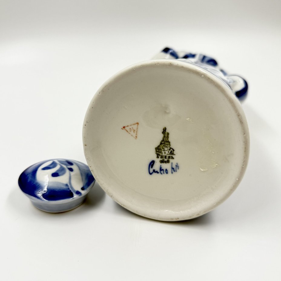 Штоф "Царица", фарфор, роспись, Гжельский фарфоровый завод, Россия, 2000-2010 гг., Гжельский фарфоровый завод